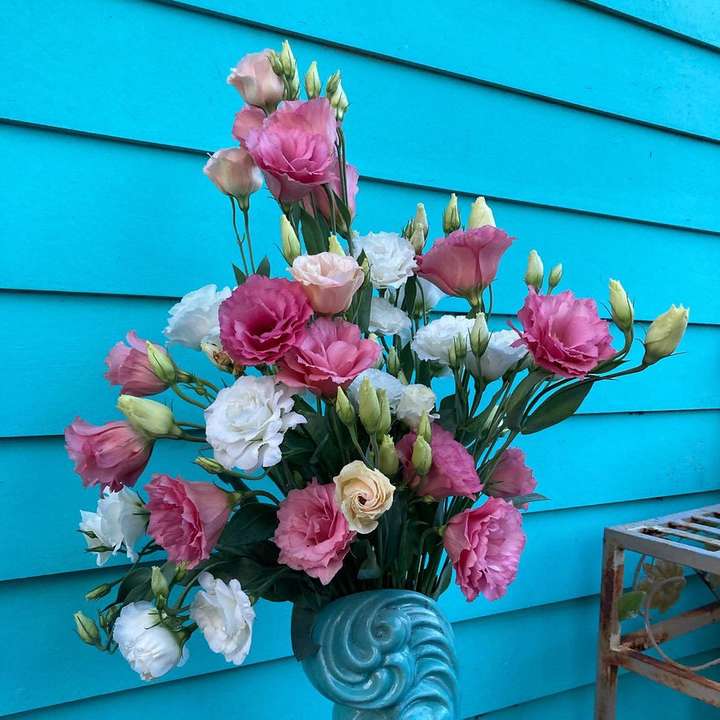 Lisianthus arrangement June 2023